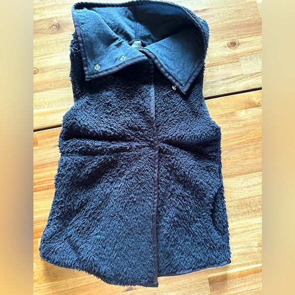 Ivivva Vest - Picture 1 of 1